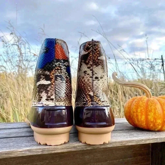 NEW Cute & Trendy Vegan Material Snake embossed slip on Duck Boots - Picture 7 of 16